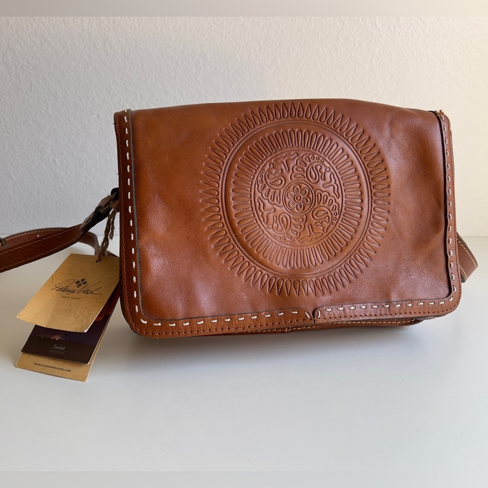 NWT Patricia Nash Tooled Leather Purse